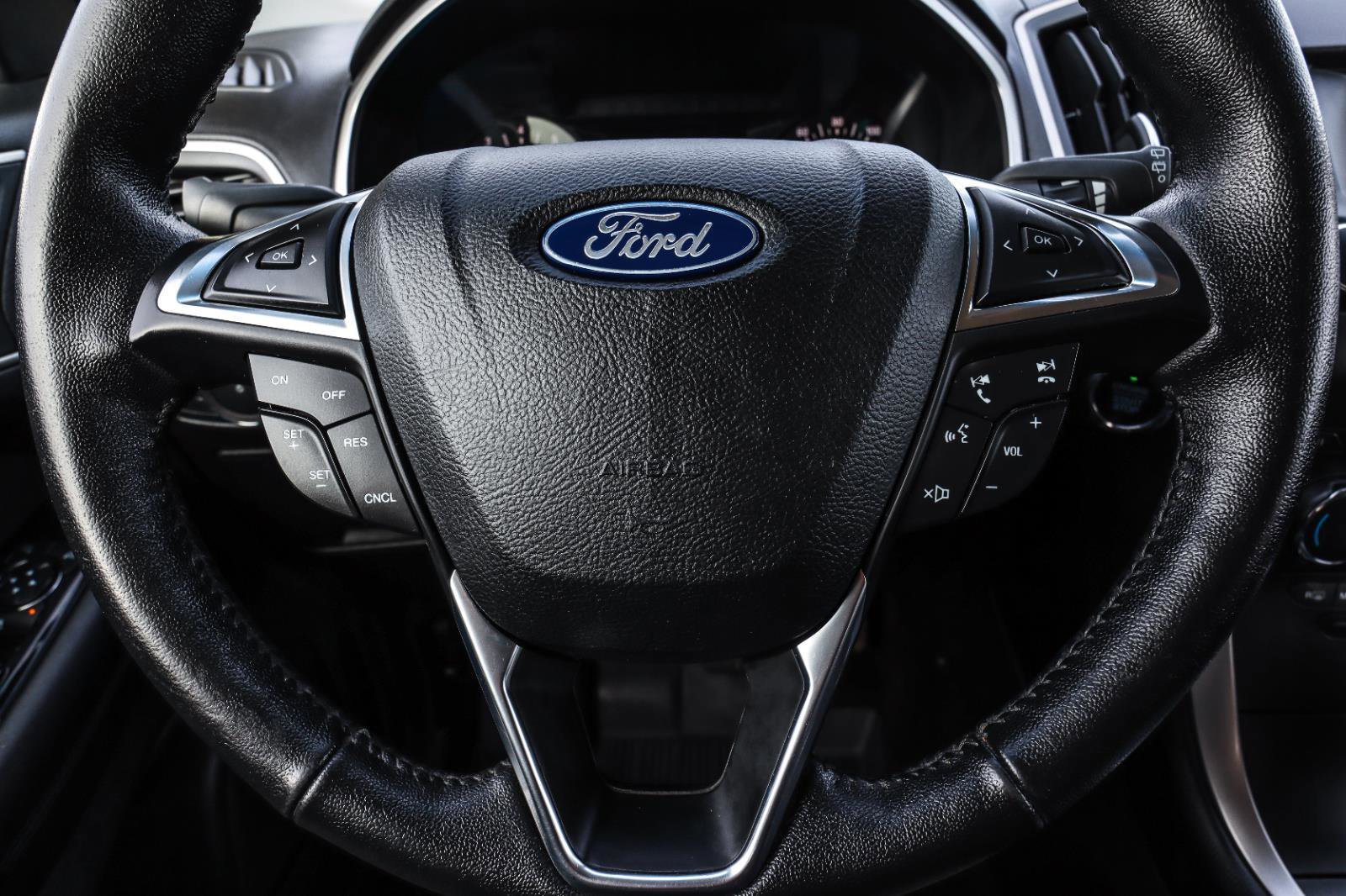 Used 2018 Ford Edge SEL image 11
