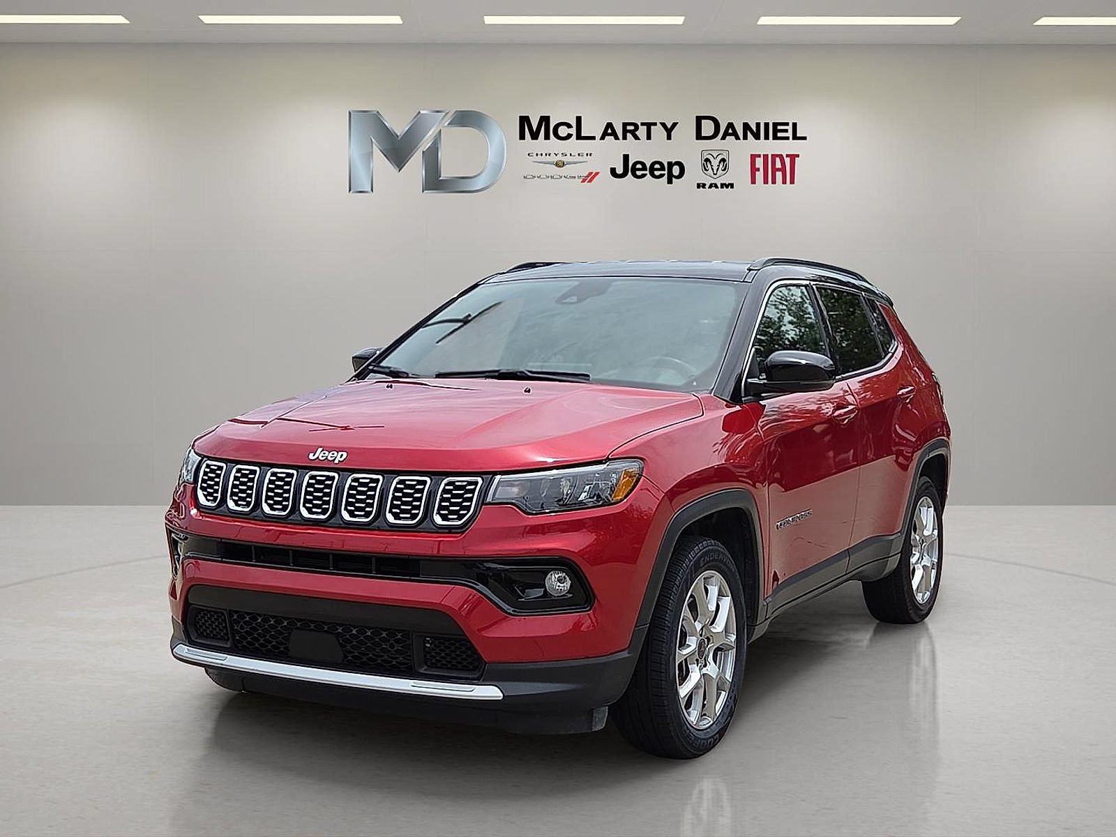 Used 2025 Jeep Compass Limited AWD/4WD image 2