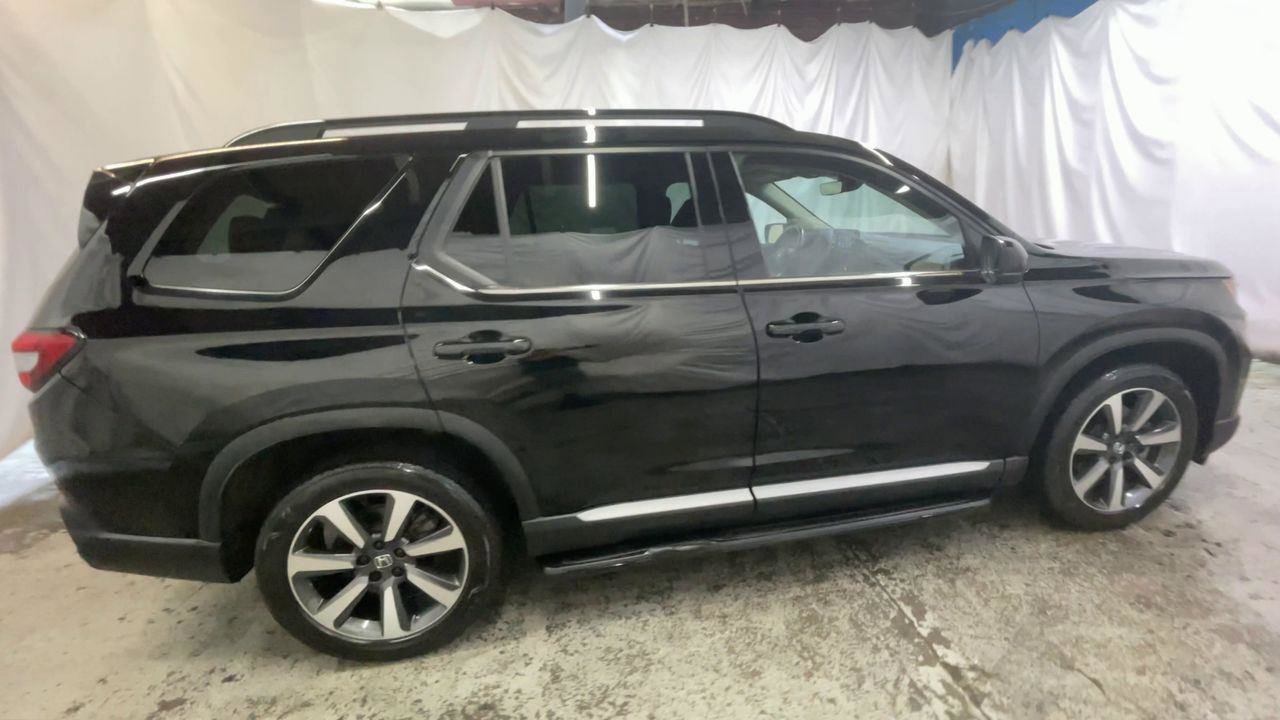 Used 2023 Honda Pilot Touring image 9