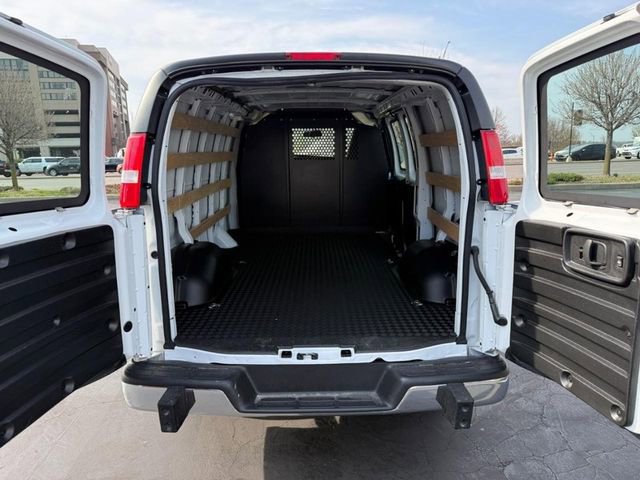 Used 2024 GMC Savana 2500 w/ Driver Convenience Package RWD image 5