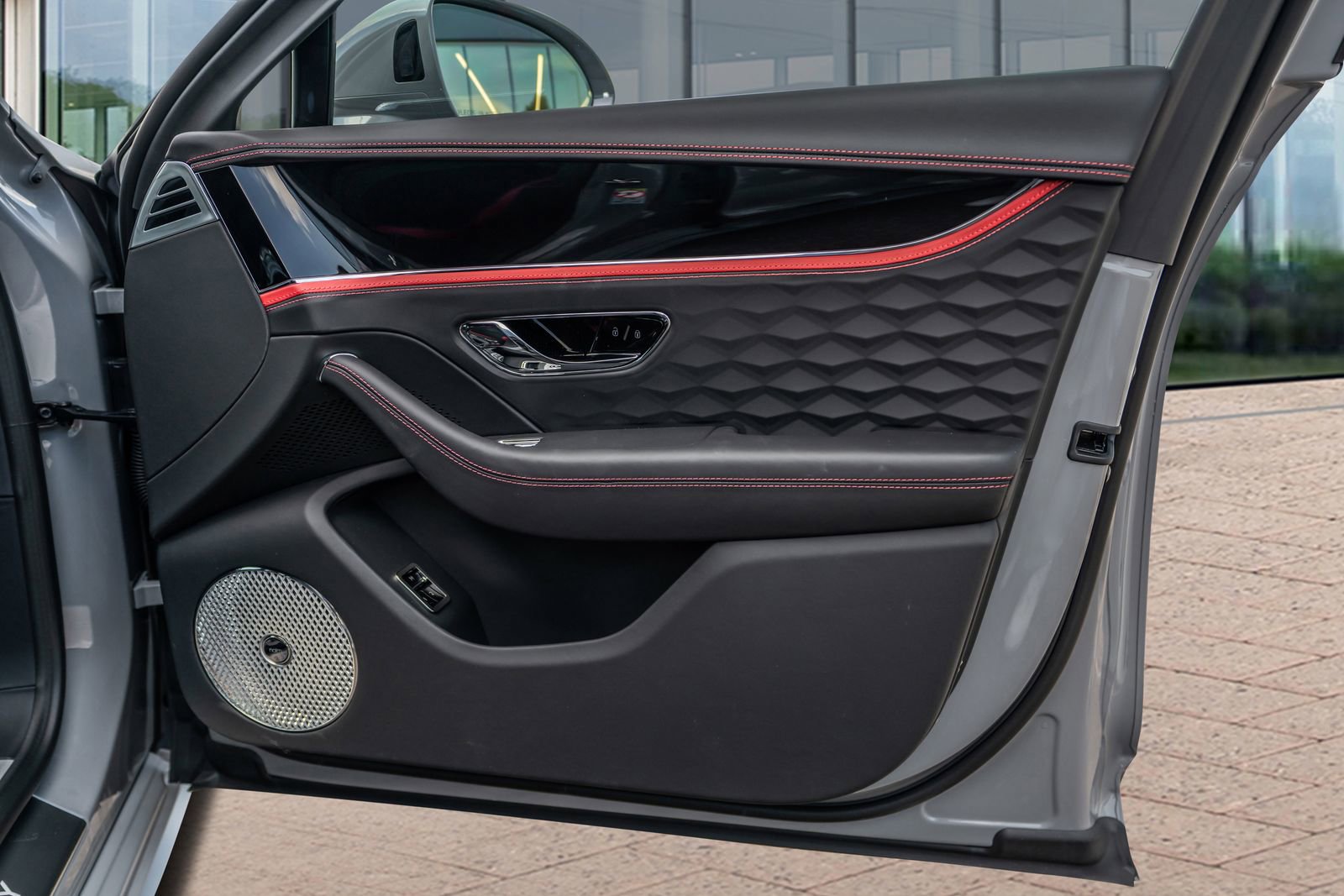 New 2025 Bentley Flying Spur Plug-In Hybrid image 64