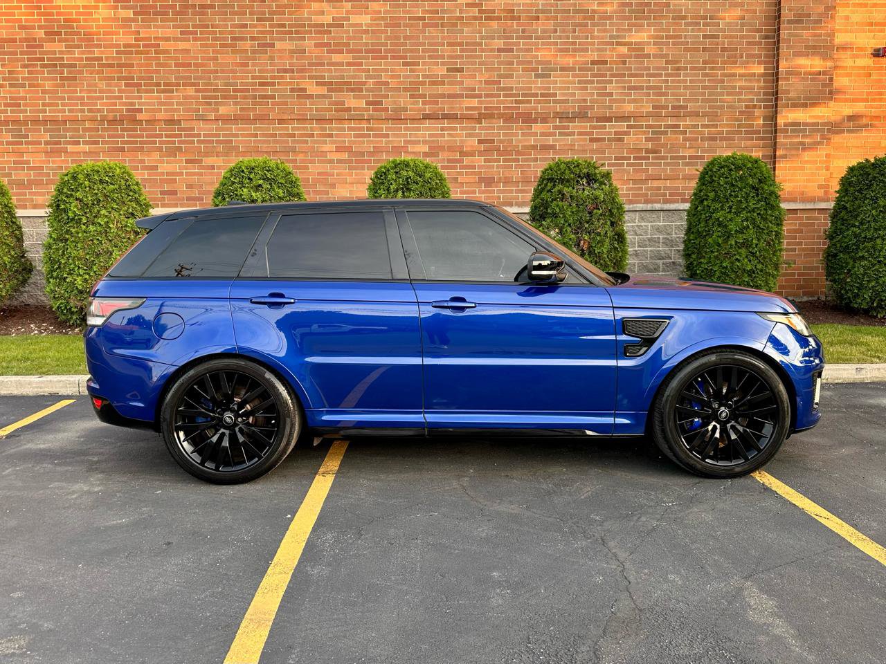 Used 2017 Land Rover Range Rover Sport SVR AWD/4WD image 41
