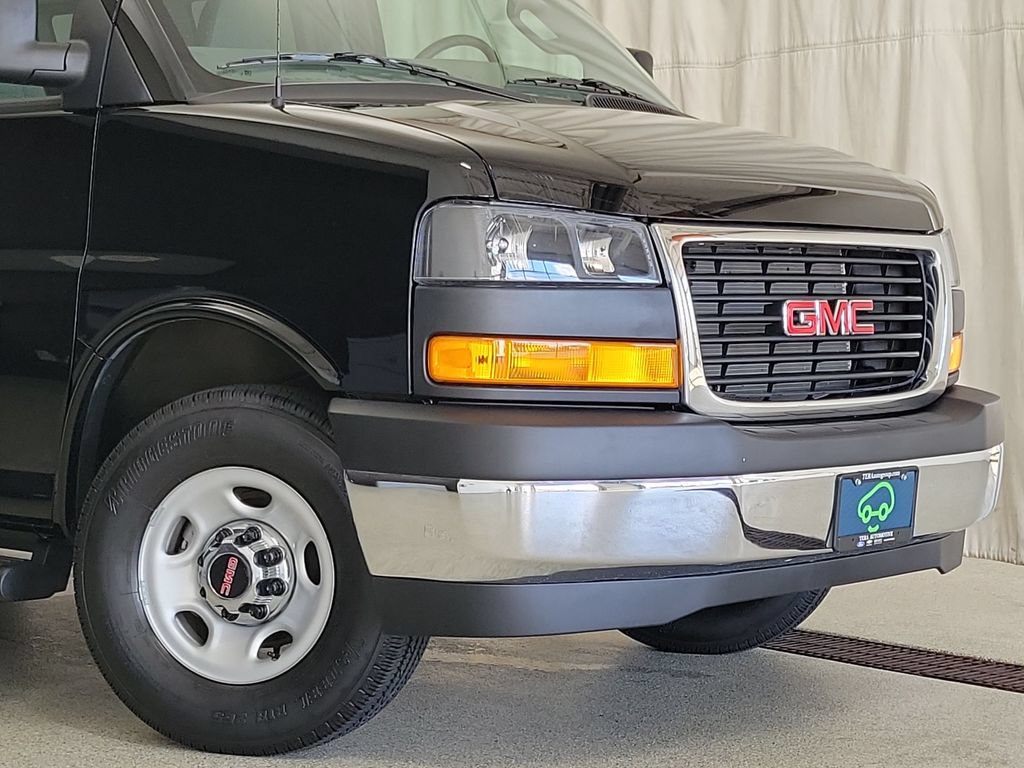Certified 2025 GMC Savana 2500 LT w/ LT Preferred Equipment Group RWD image 5