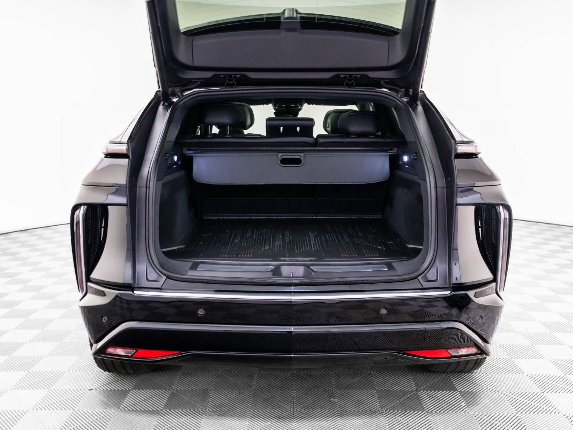 Certified 2025 Cadillac Lyriq Luxury w/ LPO, Floor Liner Package AWD/4WD image 33