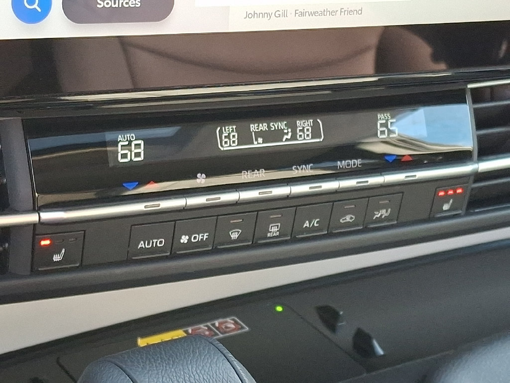 Certified 2025 Toyota Sienna XLE w/ XLE Plus Package AWD/4WD image 18
