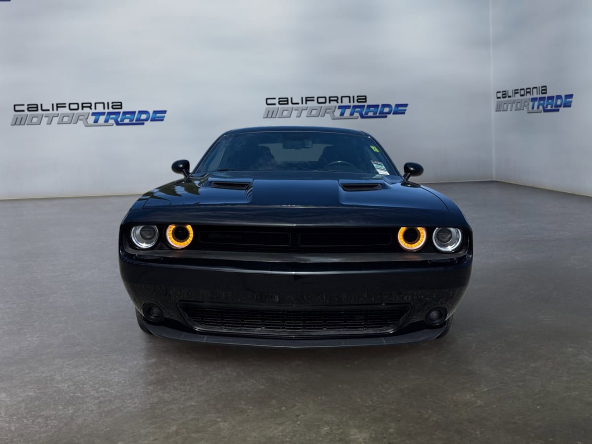 Used 2019 Dodge Challenger SXT w/ Blacktop Package RWD image 2