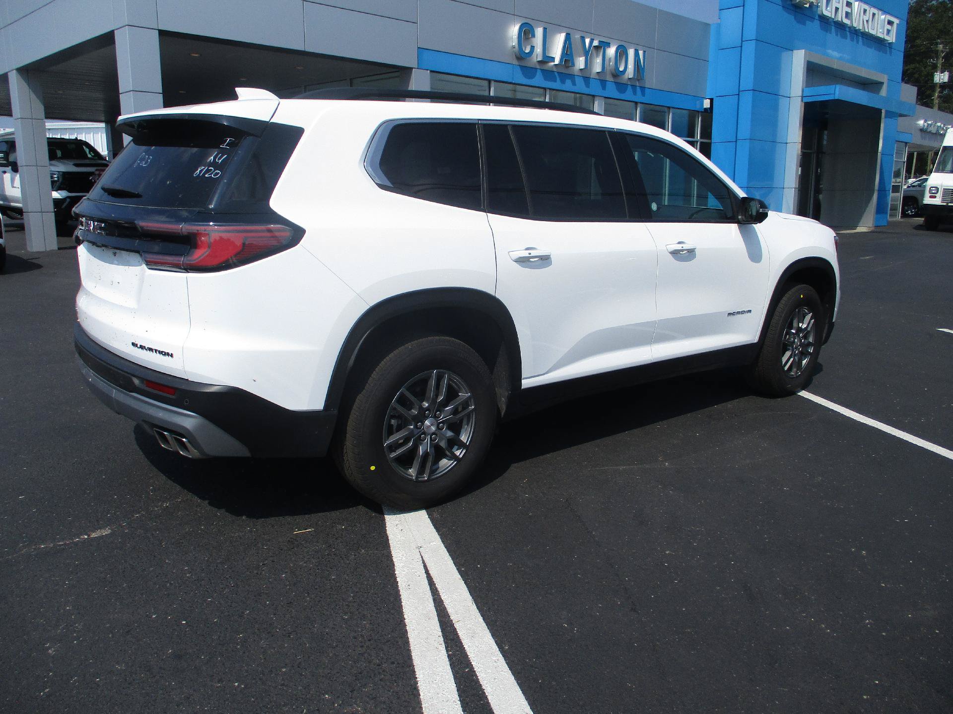 Used 2025 GMC Acadia Elevation FWD image 3