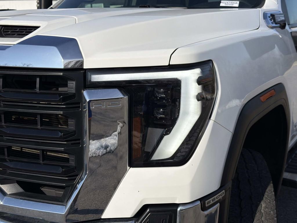 Used 2024 GMC Sierra 2500 Pro w/ Convenience Package image 10
