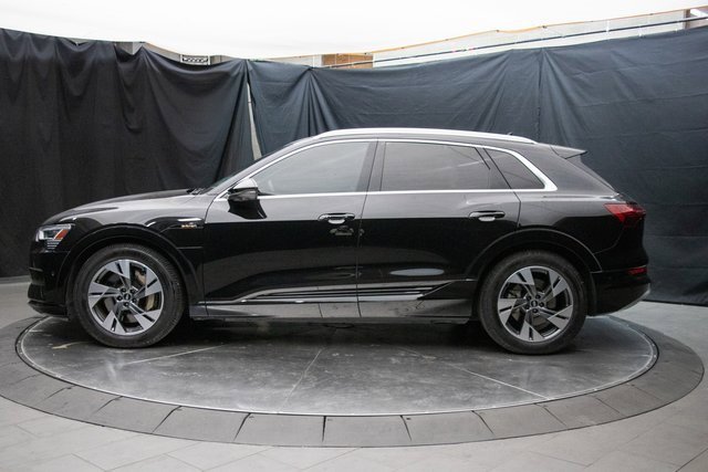 Used 2022 Audi e-tron Premium Plus w/ Premium Plus Package image 9