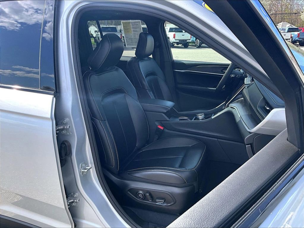 Used 2024 Jeep Grand Cherokee Limited 4xe AWD/4WD image 11