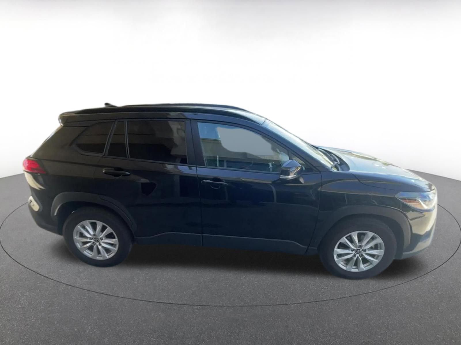 Used 2025 Toyota Corolla Cross LE image 16