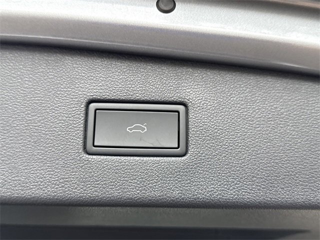 Used 2024 Volkswagen Tiguan SE R-Line image 37