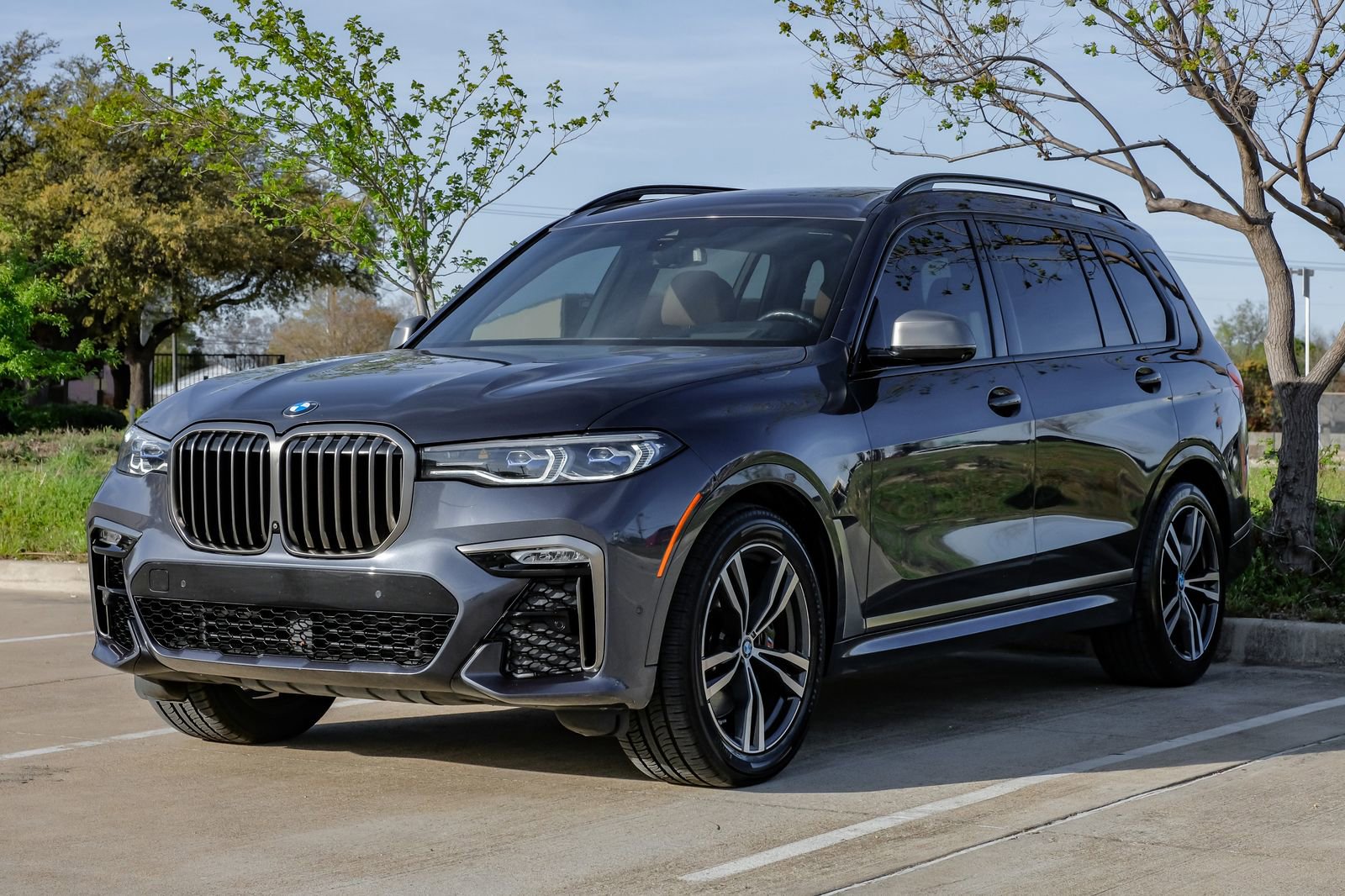 Used 2021 BMW X7 M50i w/ Executive Package image 6