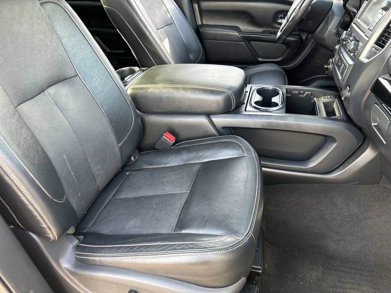 Used 2019 Nissan Titan SL w/ Midnight Edition AWD/4WD image 8