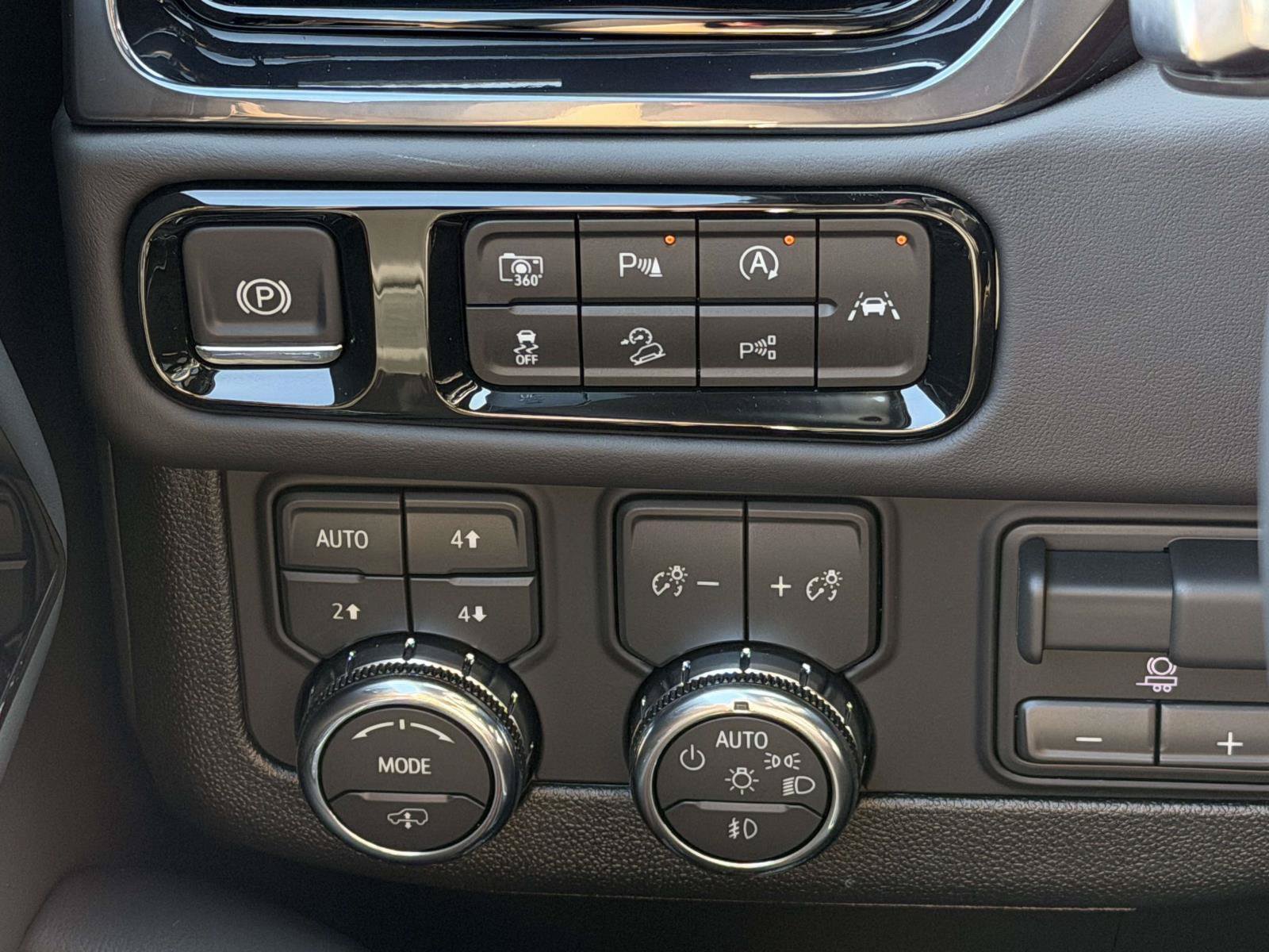 Used 2026 GMC Yukon AT4 Ultimate w/ LPO, Floor Liner Package AWD/4WD image 19
