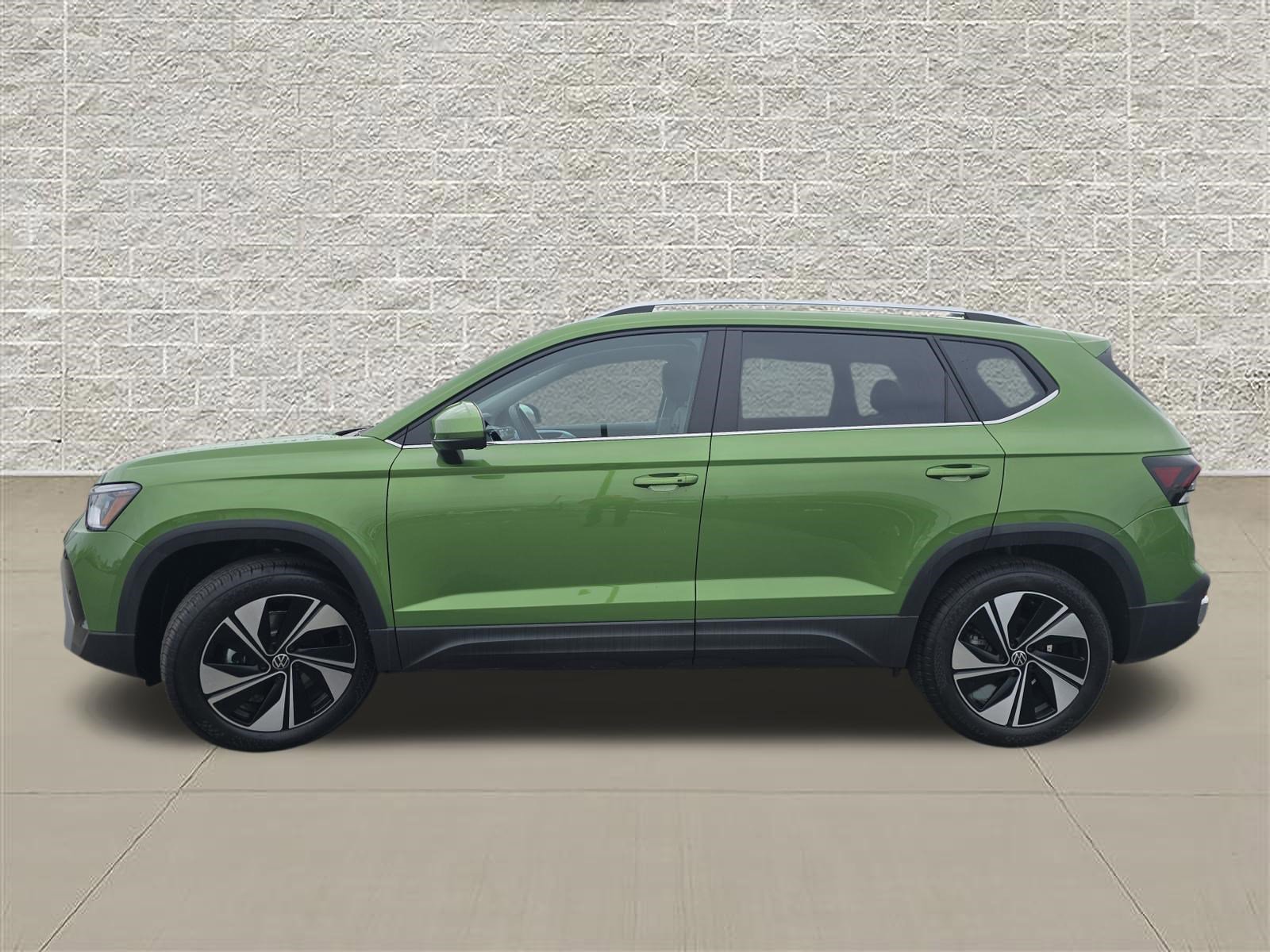 New 2026 Volkswagen Taos SE AWD/4WD image 4