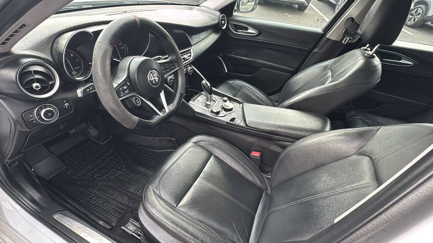 Used 2018 Alfa Romeo Giulia AWD image 9