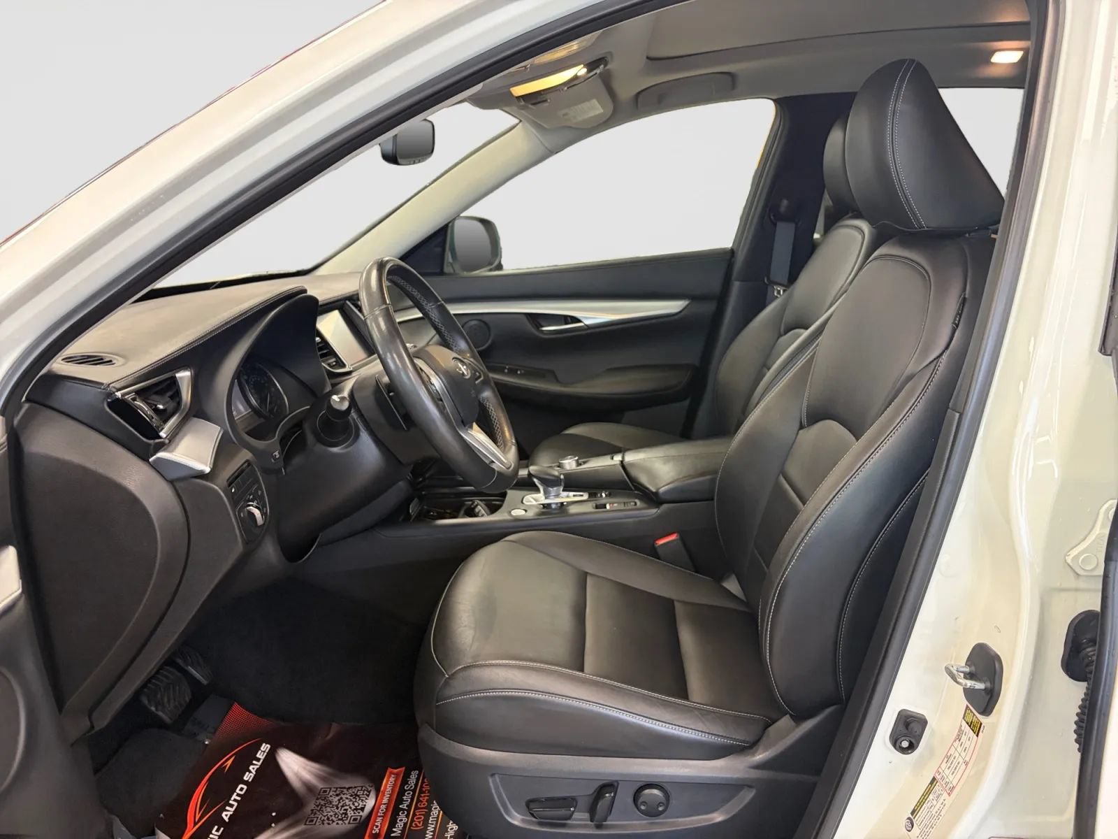 Used 2019 INFINITI QX50 Luxe w/ Navigation Package AWD/4WD image 12