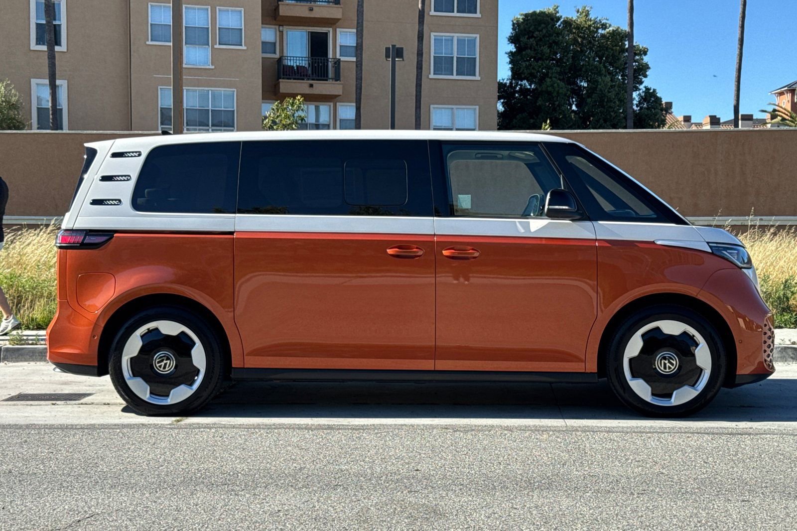 New 2025 Volkswagen ID. Buzz Pro S Plus RWD image 3
