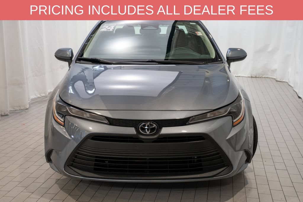 Used 2024 Toyota Corolla LE FWD image 2