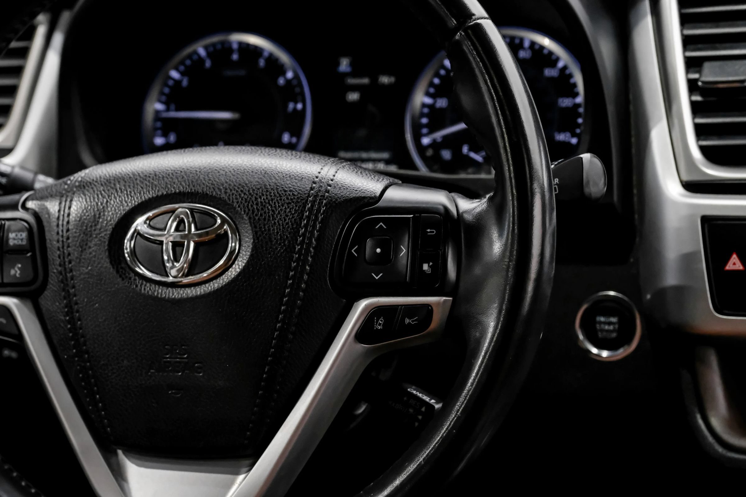 Used 2018 Toyota Highlander Limited FWD image 25
