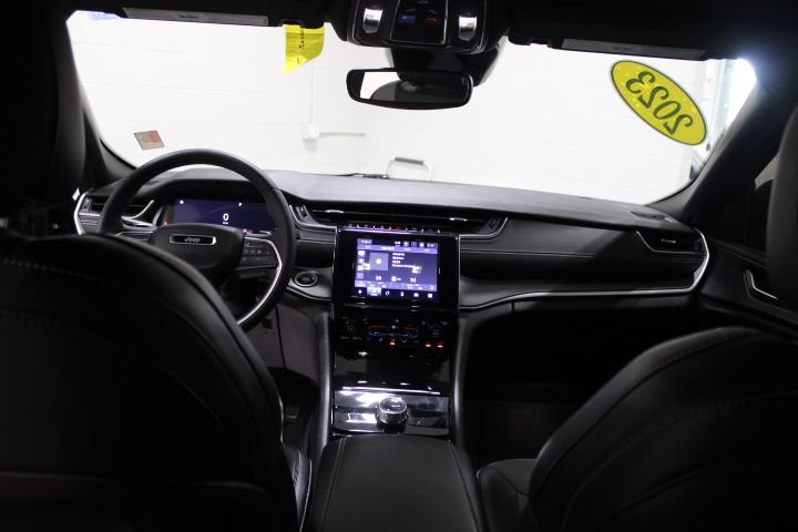 Used 2023 Jeep Grand Cherokee Altitude AWD/4WD image 30