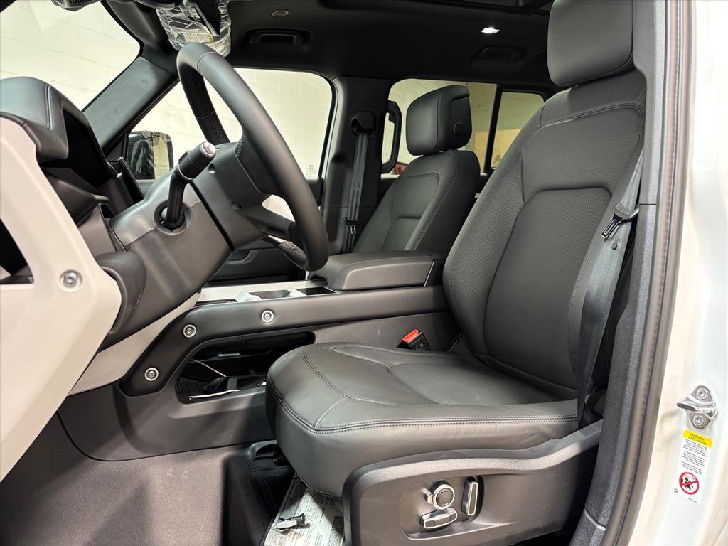 New 2026 Land Rover Defender 130 X-Dynamic SE image 22