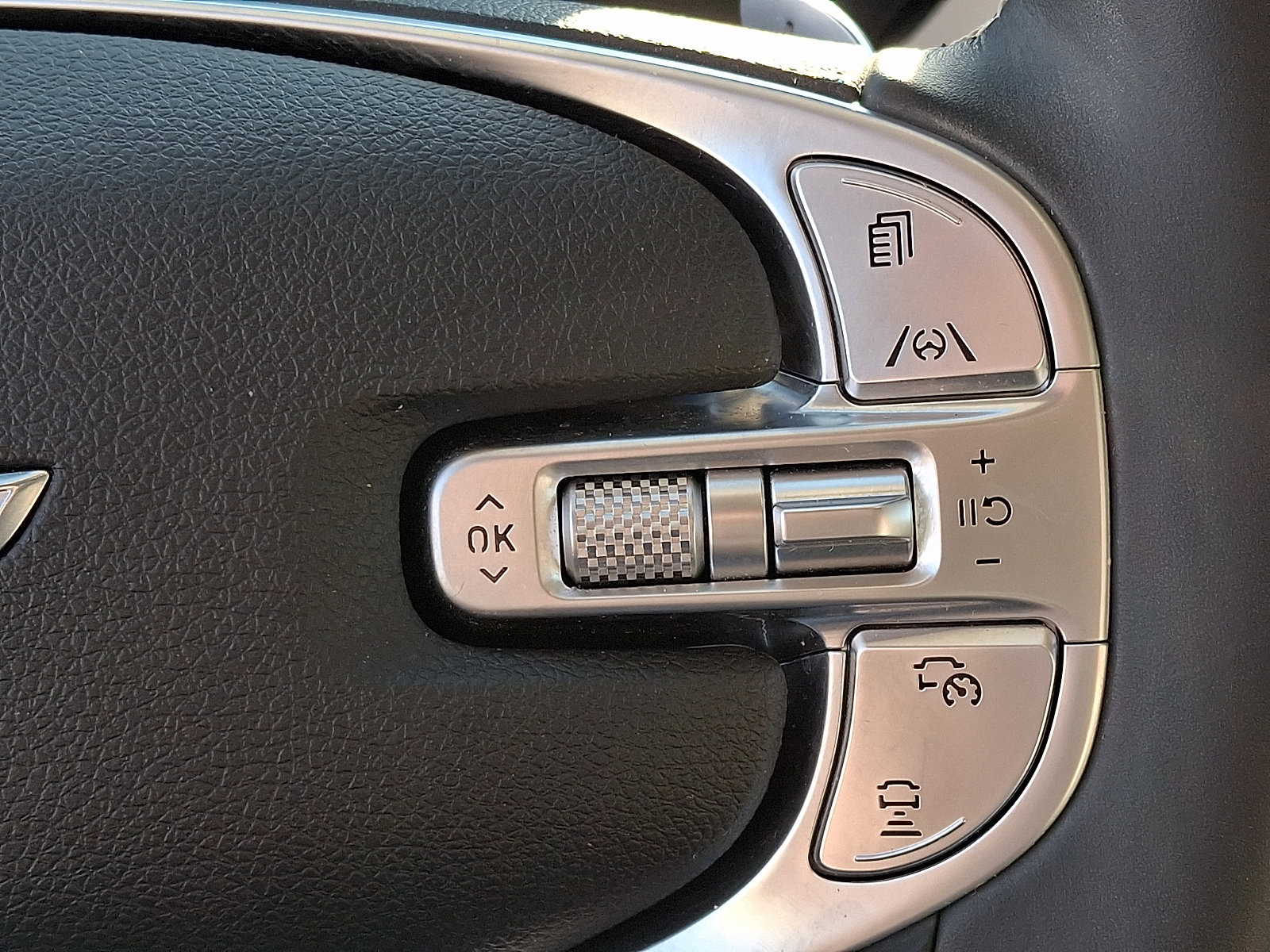 Certified 2023 Genesis GV70 2.5T w/ Select Package AWD/4WD image 25