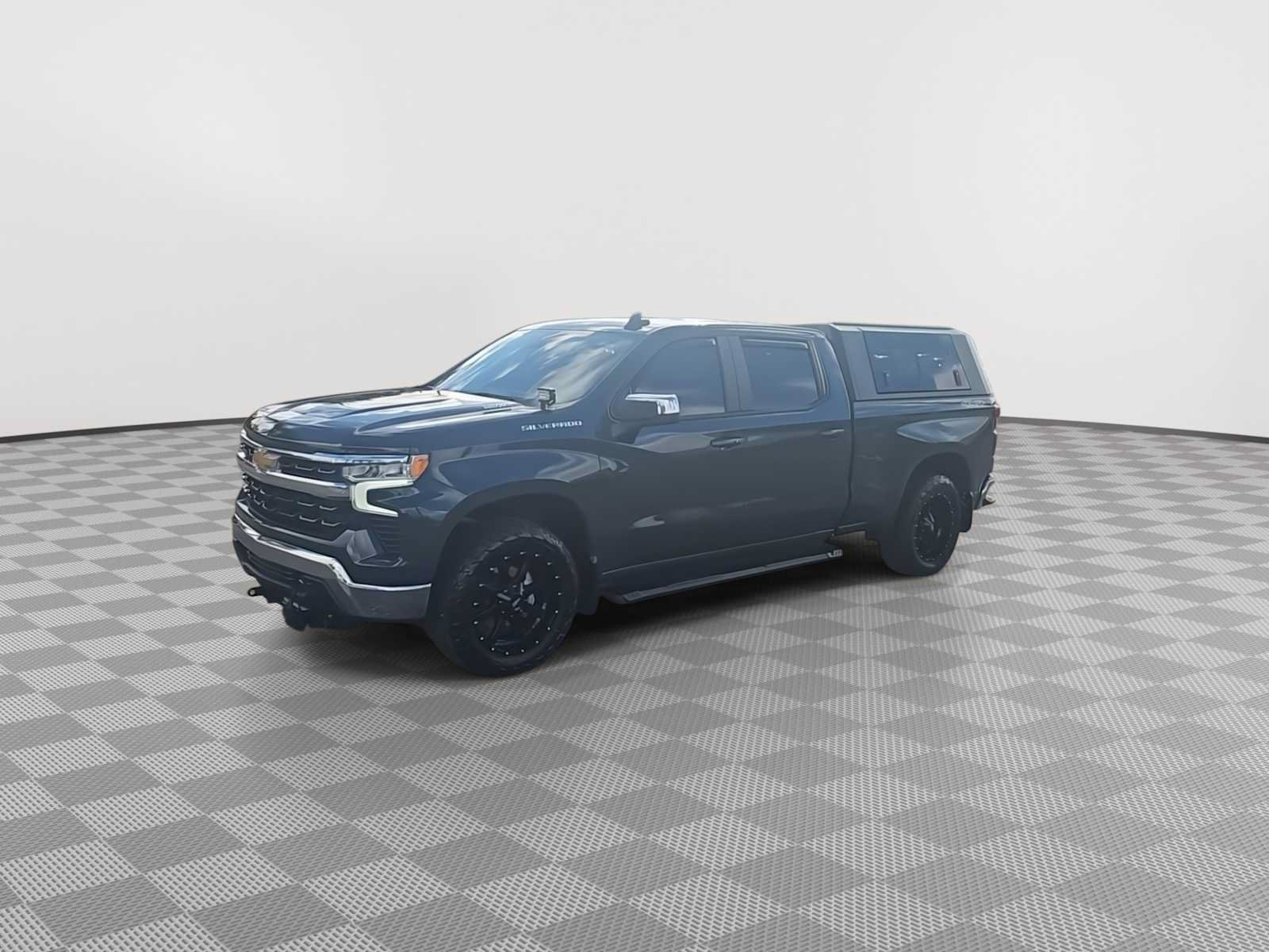 Used 2025 Chevrolet Silverado 1500 LT AWD/4WD image 4