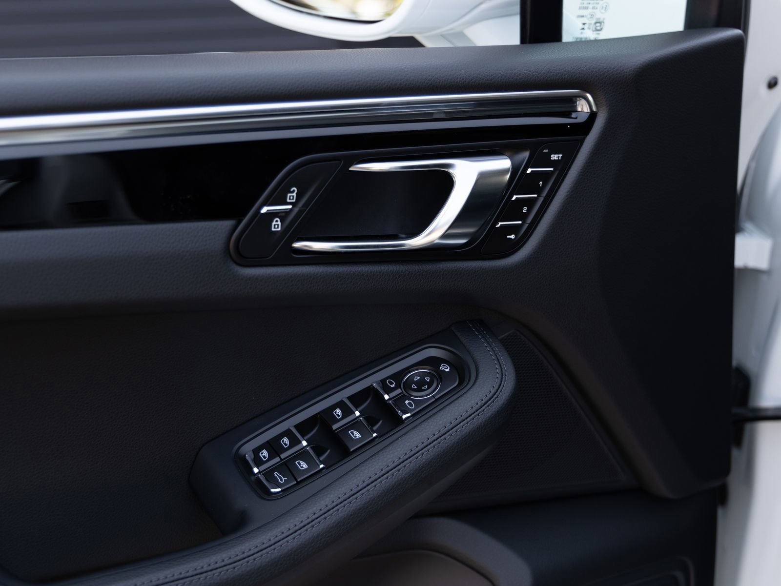 Certified 2026 Porsche Macan AWD/4WD image 18
