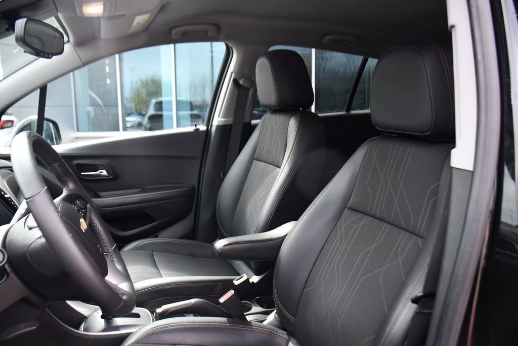 Used 2022 Chevrolet Trax LT w/ LT Convenience Package AWD/4WD image 13