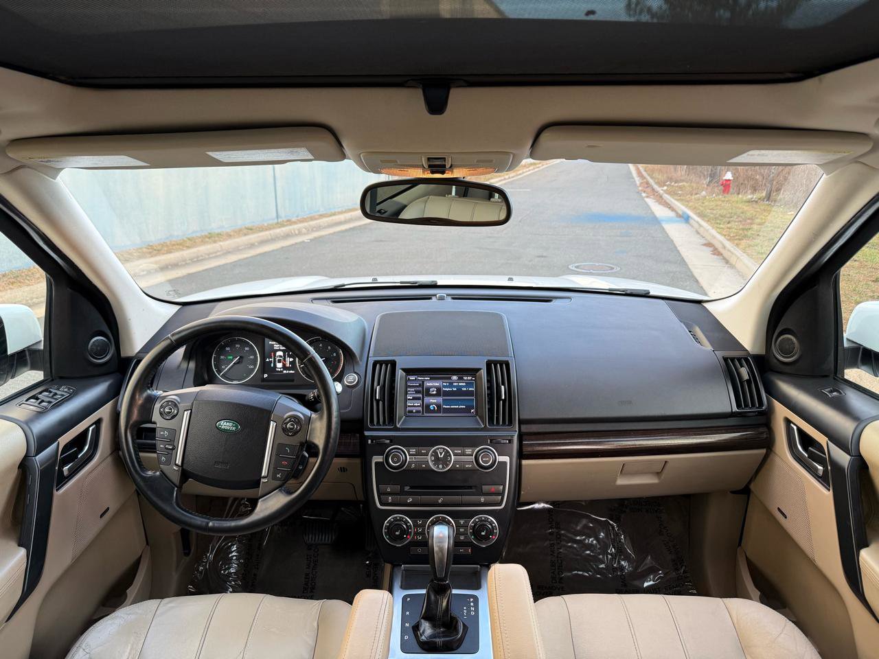 Used 2013 Land Rover LR2 image 28