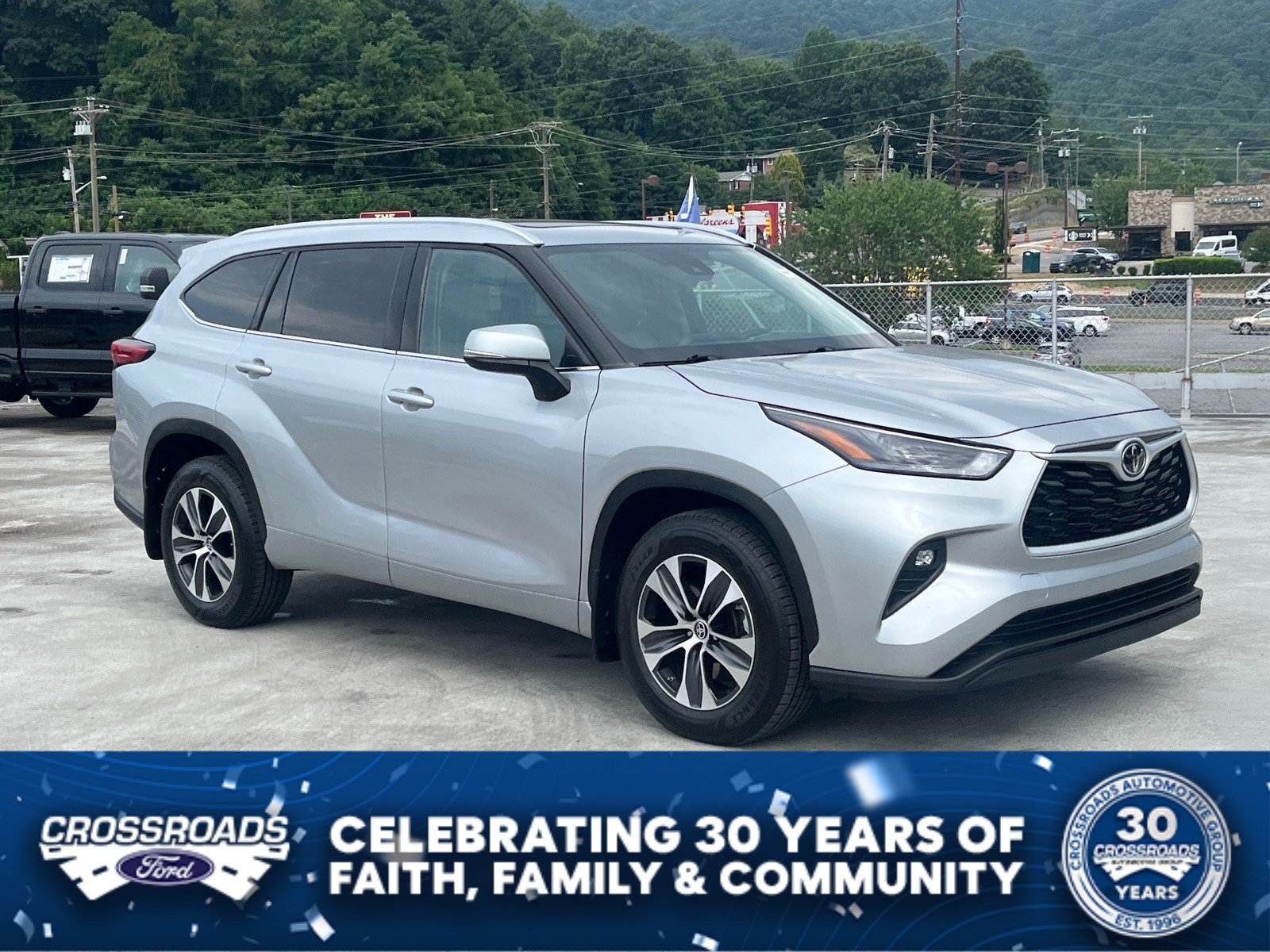 Used 2022 Toyota Highlander XLE