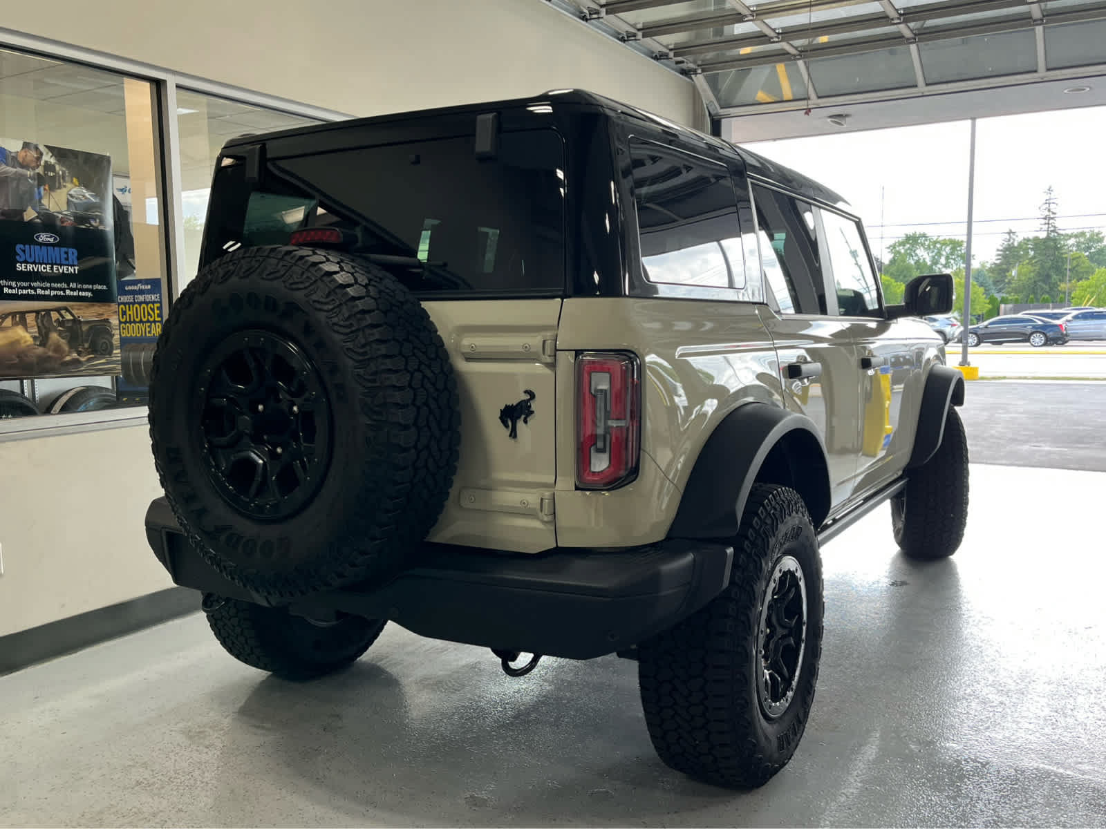 Certified 2025 Ford Bronco Badlands AWD/4WD image 10