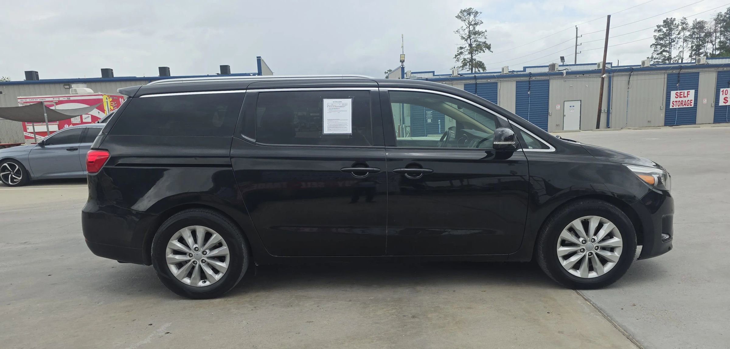 Used 2017 Kia Sedona EX image 9