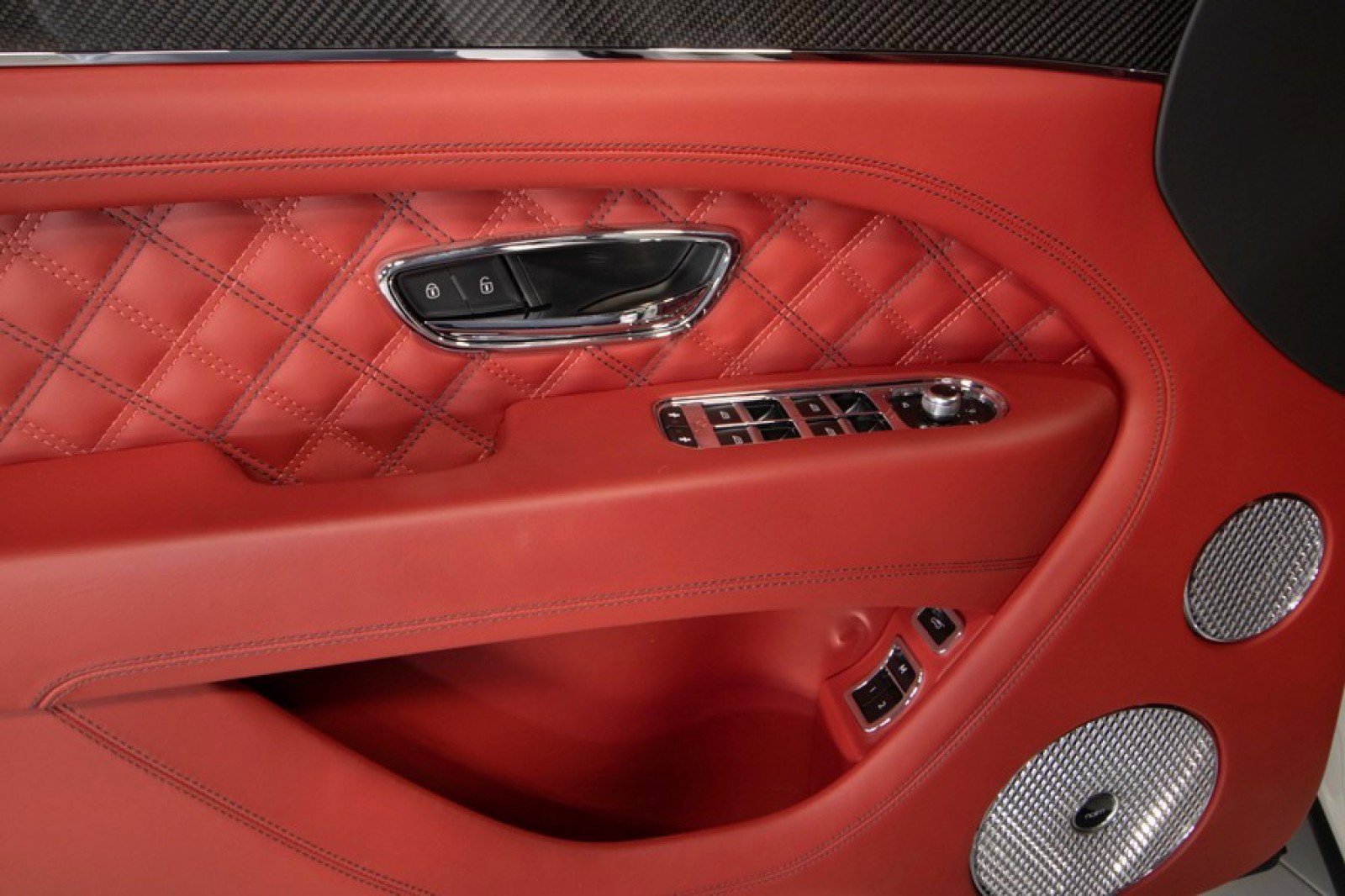 Used 2022 Bentley Bentayga image 35