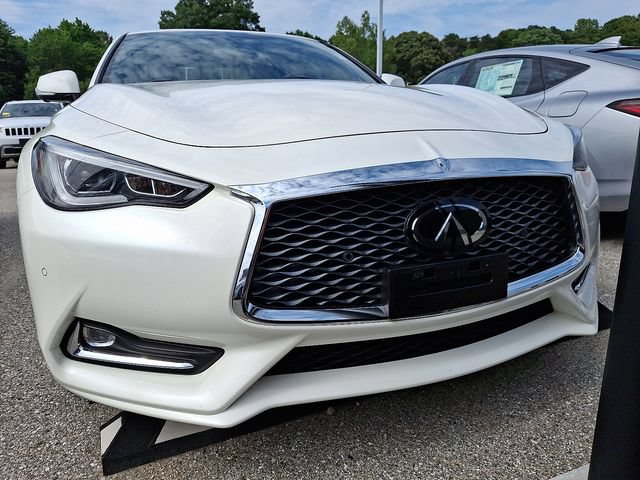 Used 2022 INFINITI Q60 3.0t Luxe w/ Essential Package AWD/4WD image 2