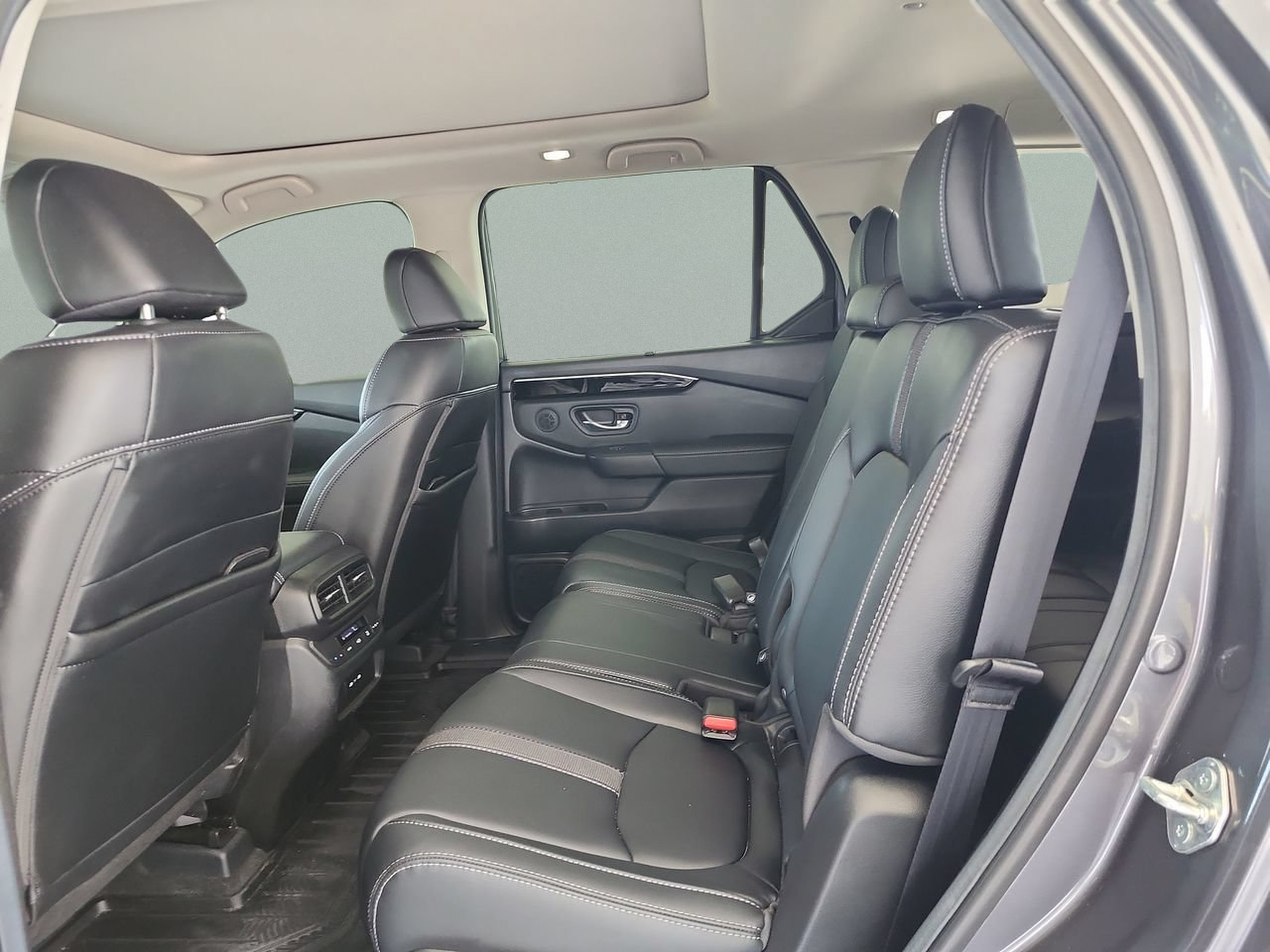 Used 2025 Honda Pilot Touring image 16