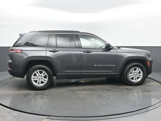 Used 2024 Jeep Grand Cherokee Laredo AWD/4WD image 6