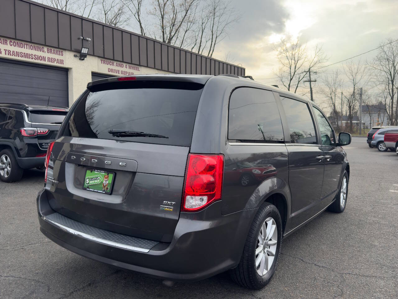 Used 2018 Dodge Grand Caravan SXT image 6