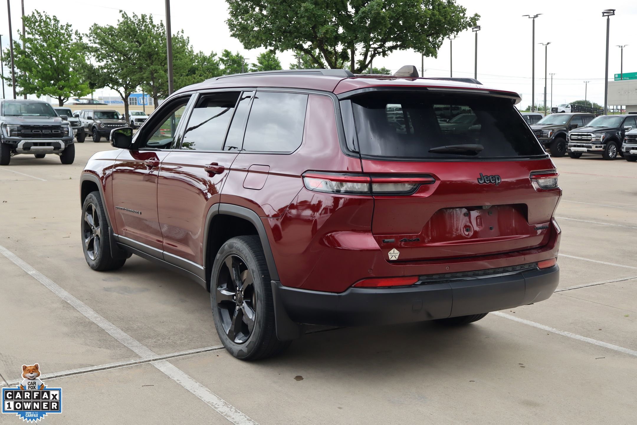 Used 2023 Jeep Grand Cherokee L Limited w/ Black Appearance Package AWD/4WD image 6