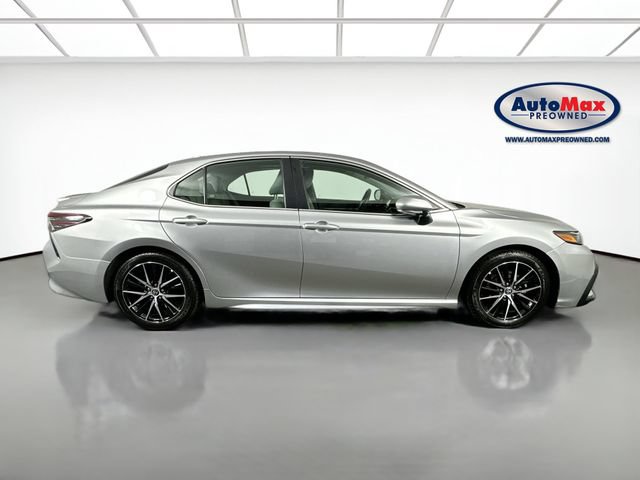 Used 2022 Toyota Camry SE FWD image 9