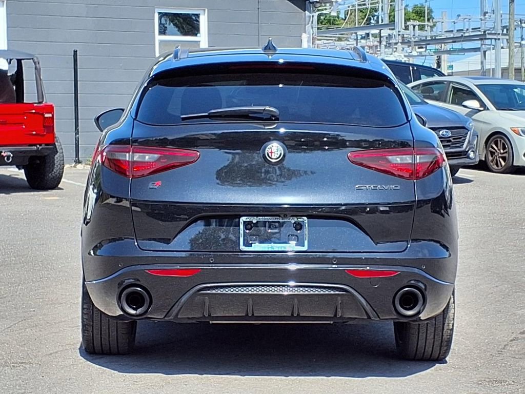 Used 2023 Alfa Romeo Stelvio Estrema AWD/4WD image 6