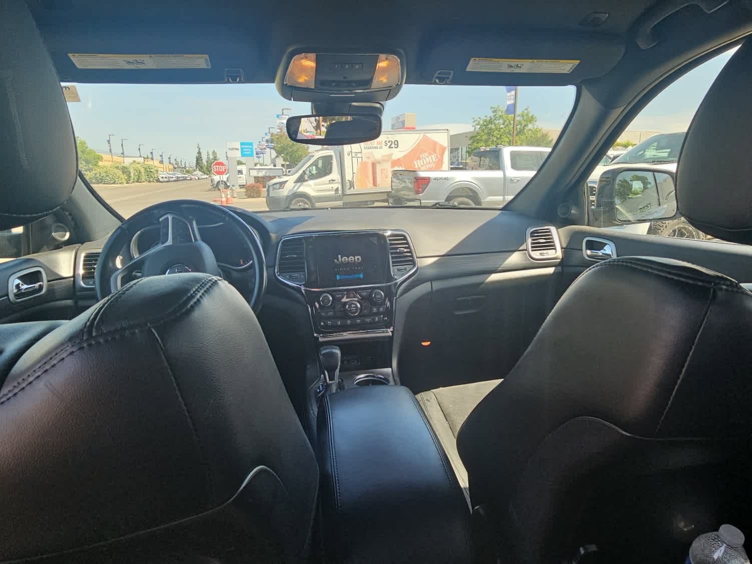 Used 2022 Jeep Grand Cherokee Laredo X image 10