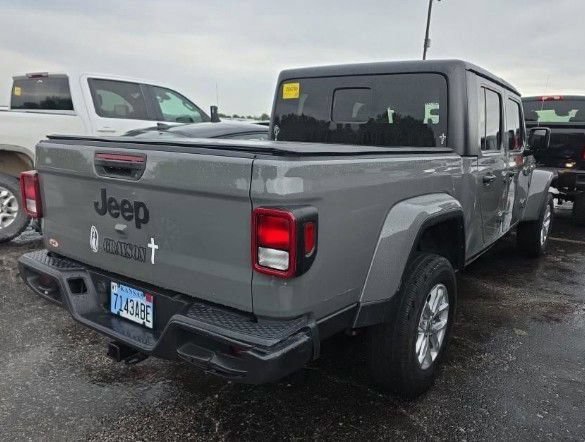 Used 2023 Jeep Gladiator Sport AWD/4WD image 3