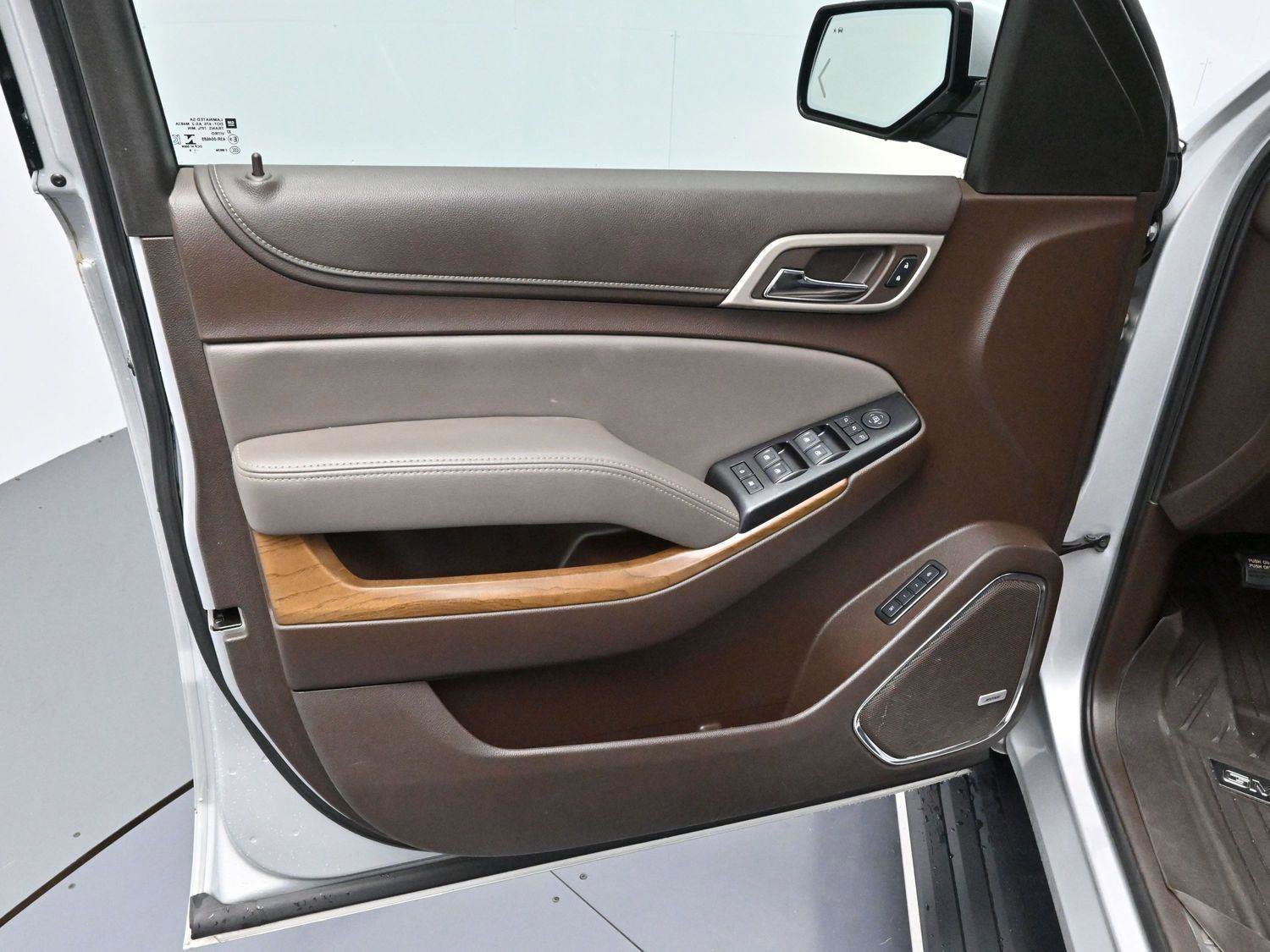 Used 2019 GMC Yukon XL Denali w/ Denali Ultimate Package AWD/4WD image 9