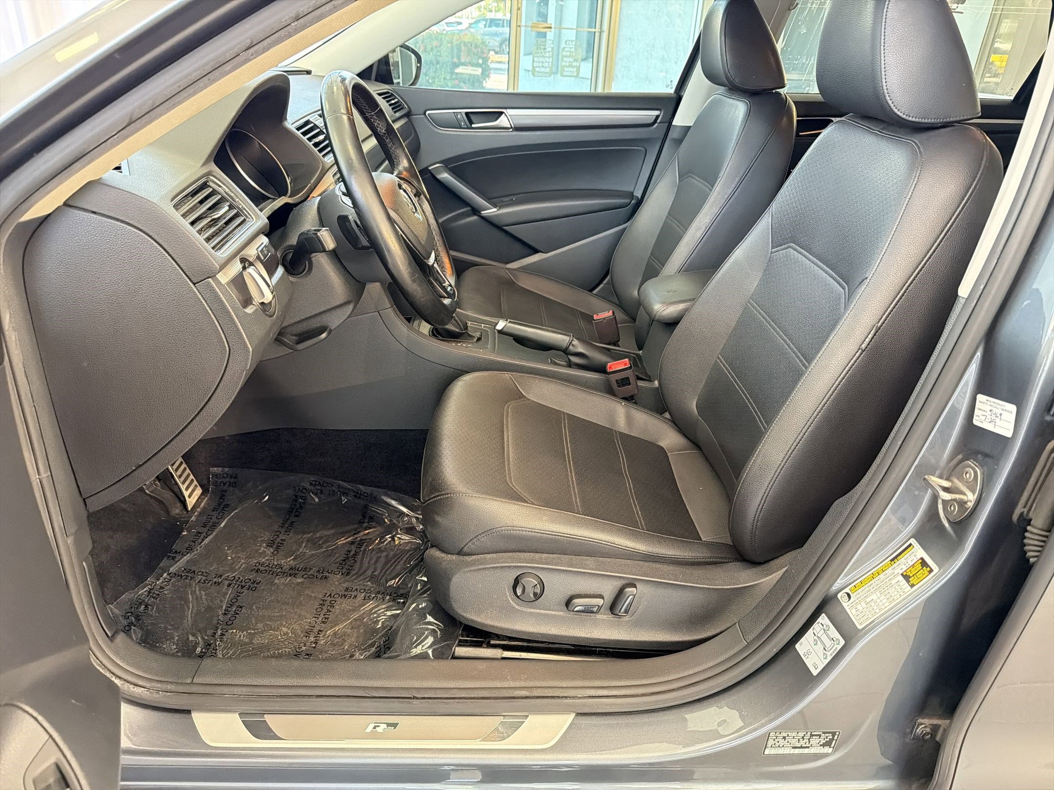 Used 2018 Volkswagen Passat 2.0T R-Line image 5