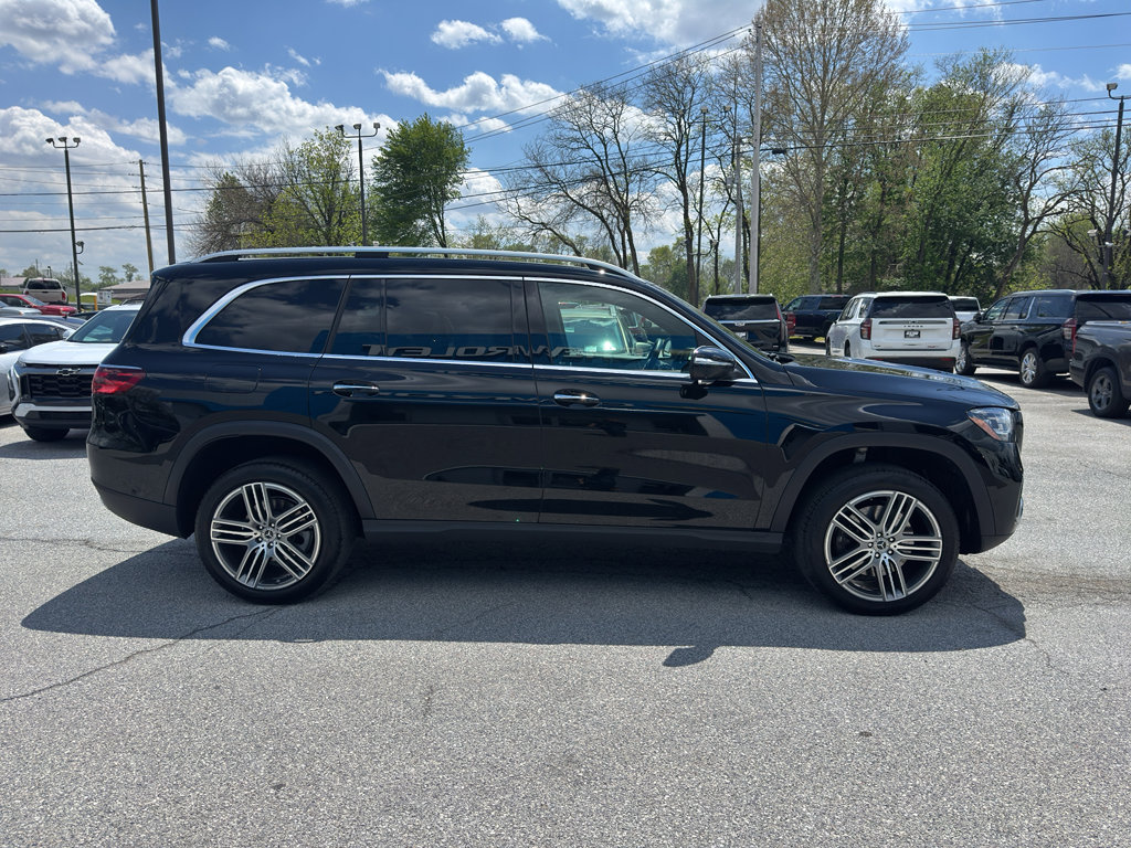 Used 2025 Mercedes-Benz GLS 450 4MATIC image 4