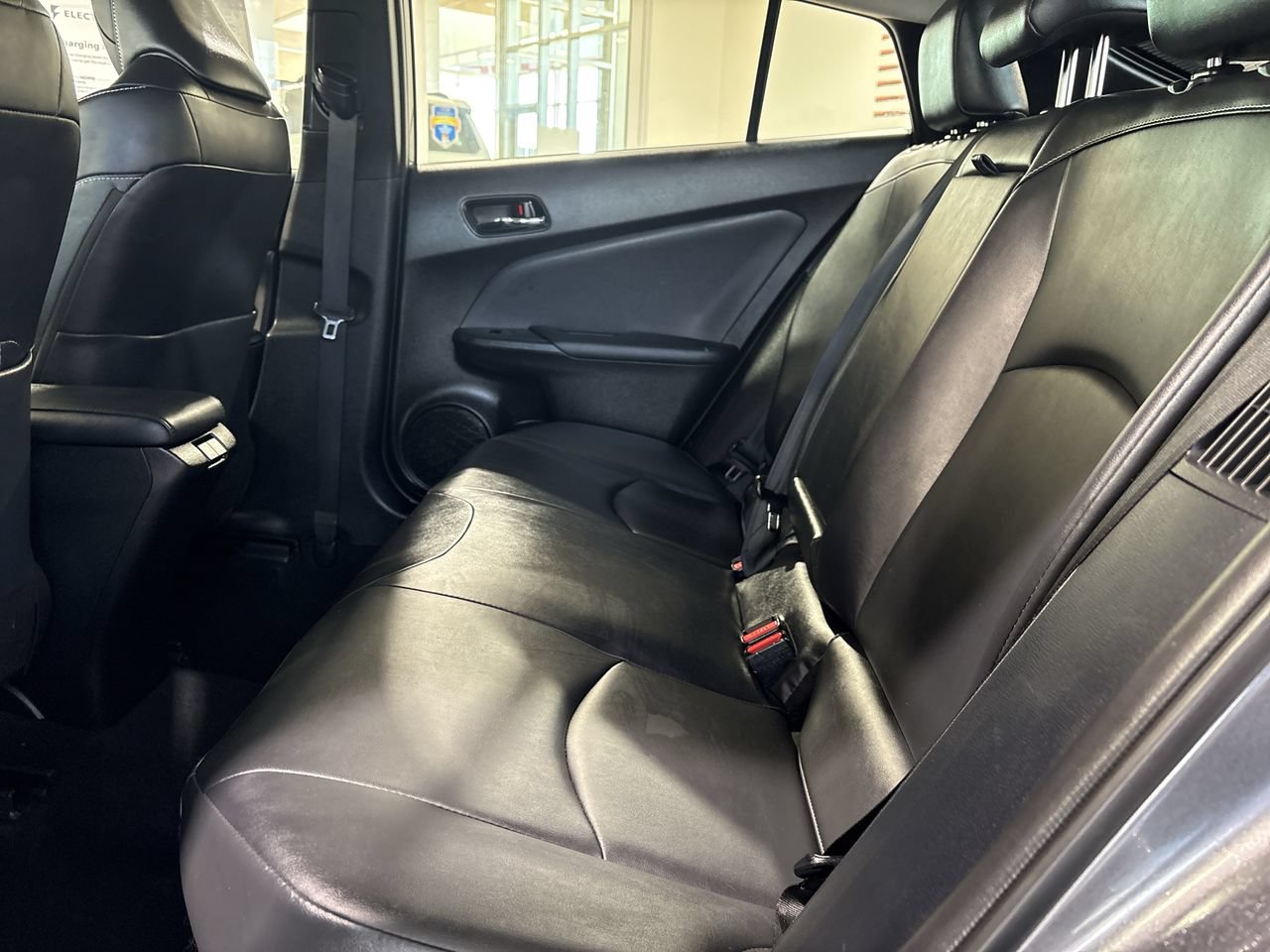 Used 2021 Toyota Prius Prime XLE w/ Carpet Mat Package (TMS) FWD image 23
