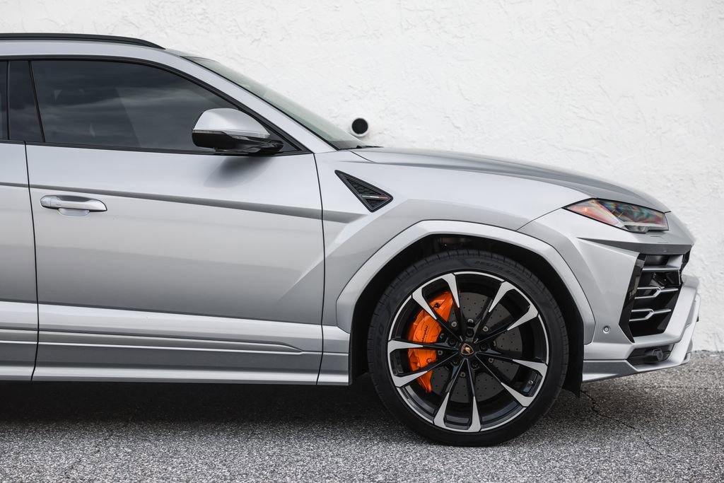 Used 2020 Lamborghini Urus AWD/4WD image 3